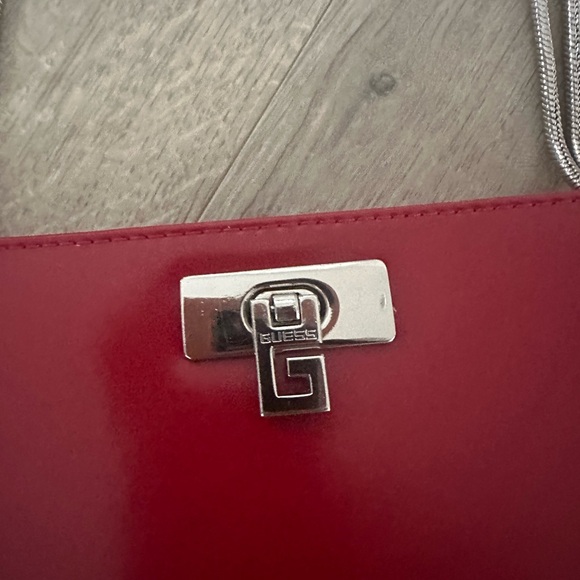 RARE Y2K Red w/ Silver Hardware Vintage Guess Purse - Picture 2 of 7